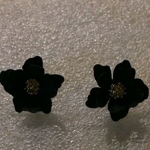Stud flower earrings